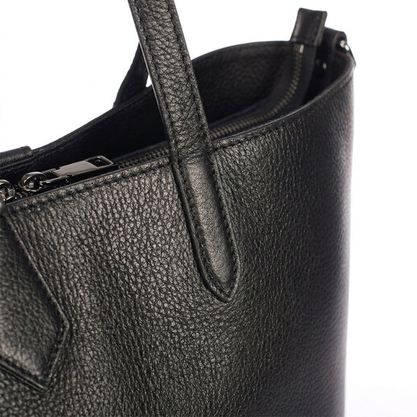 NIOBE BLACK