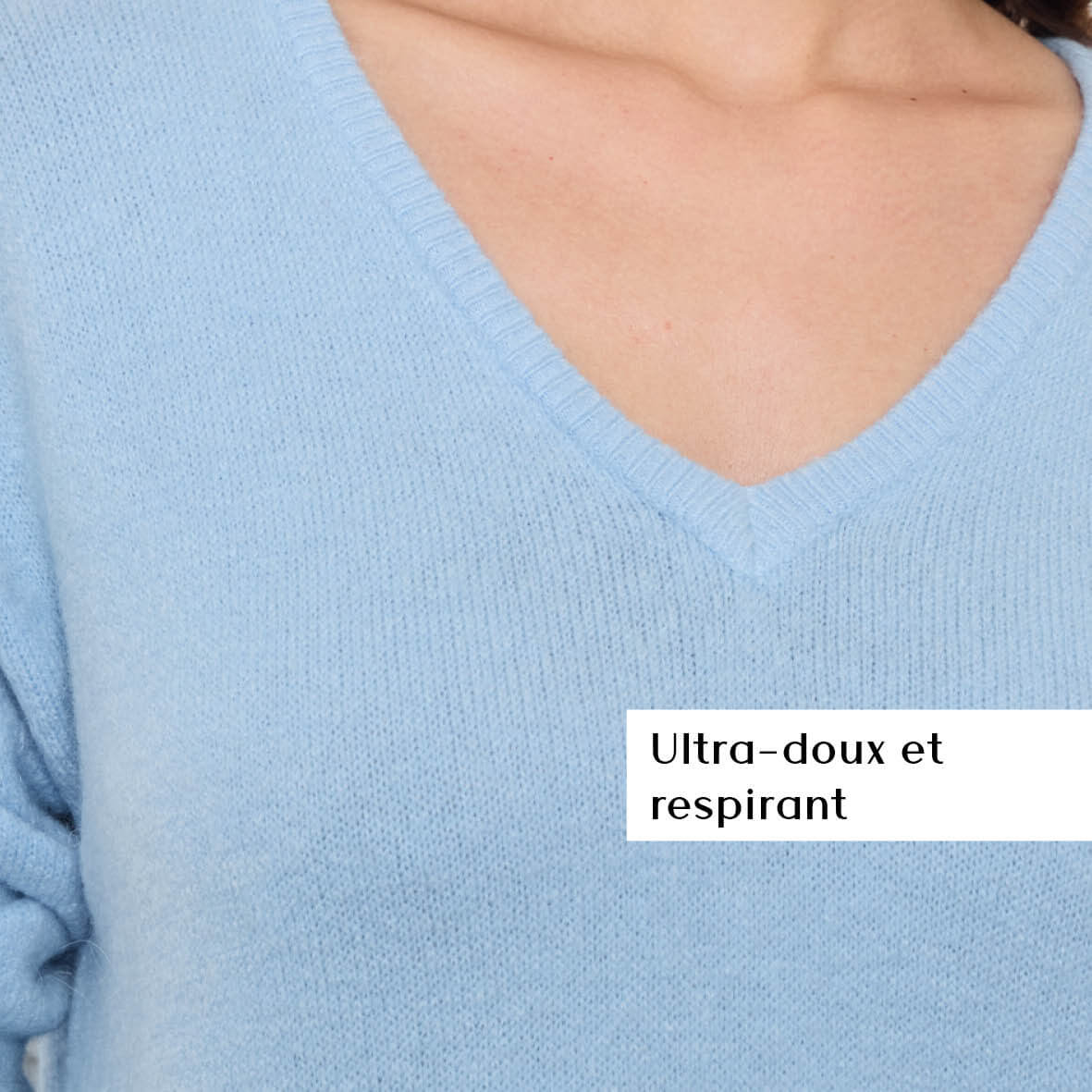 PULL COL V OPALINE BLEU CLAIR - André