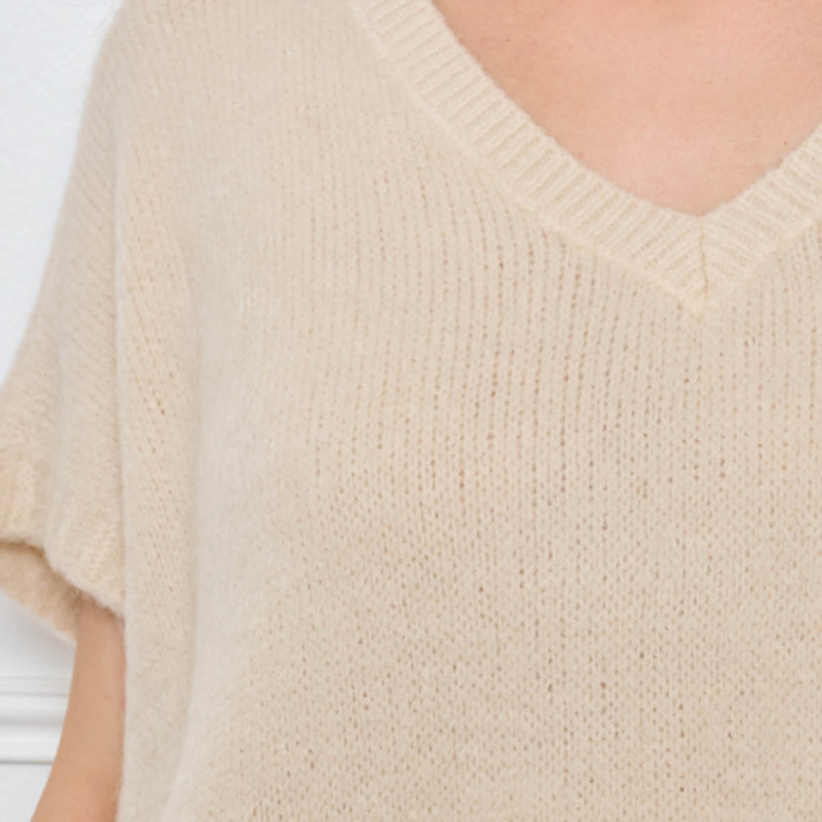 COL V OVERSIZED SANS MANCHES MILIE BEIGE