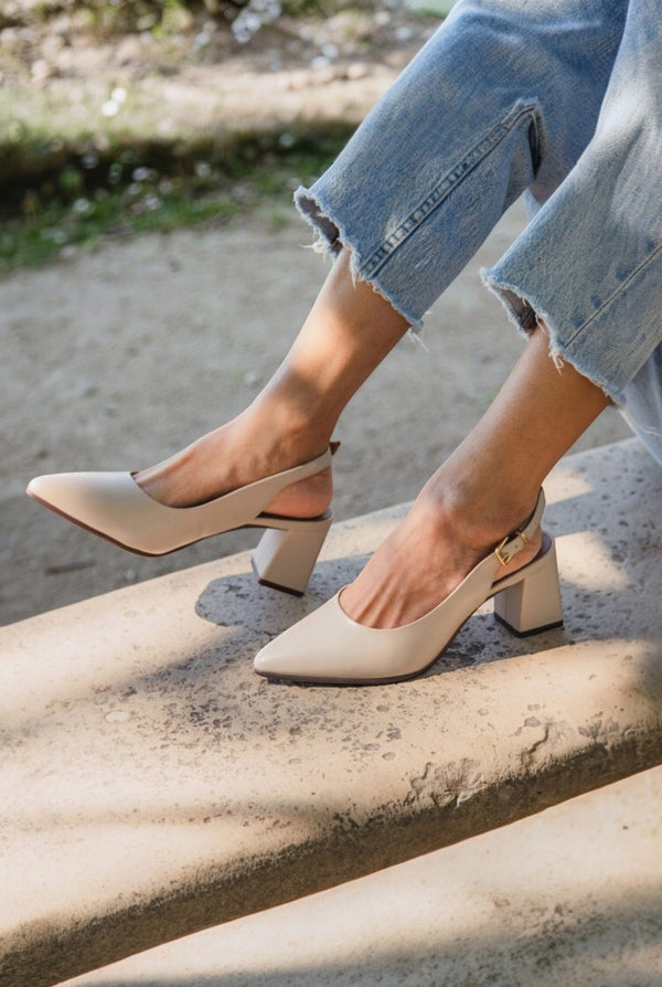JULIE BEIGE