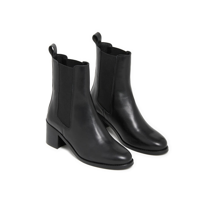 TERESIA NOIR