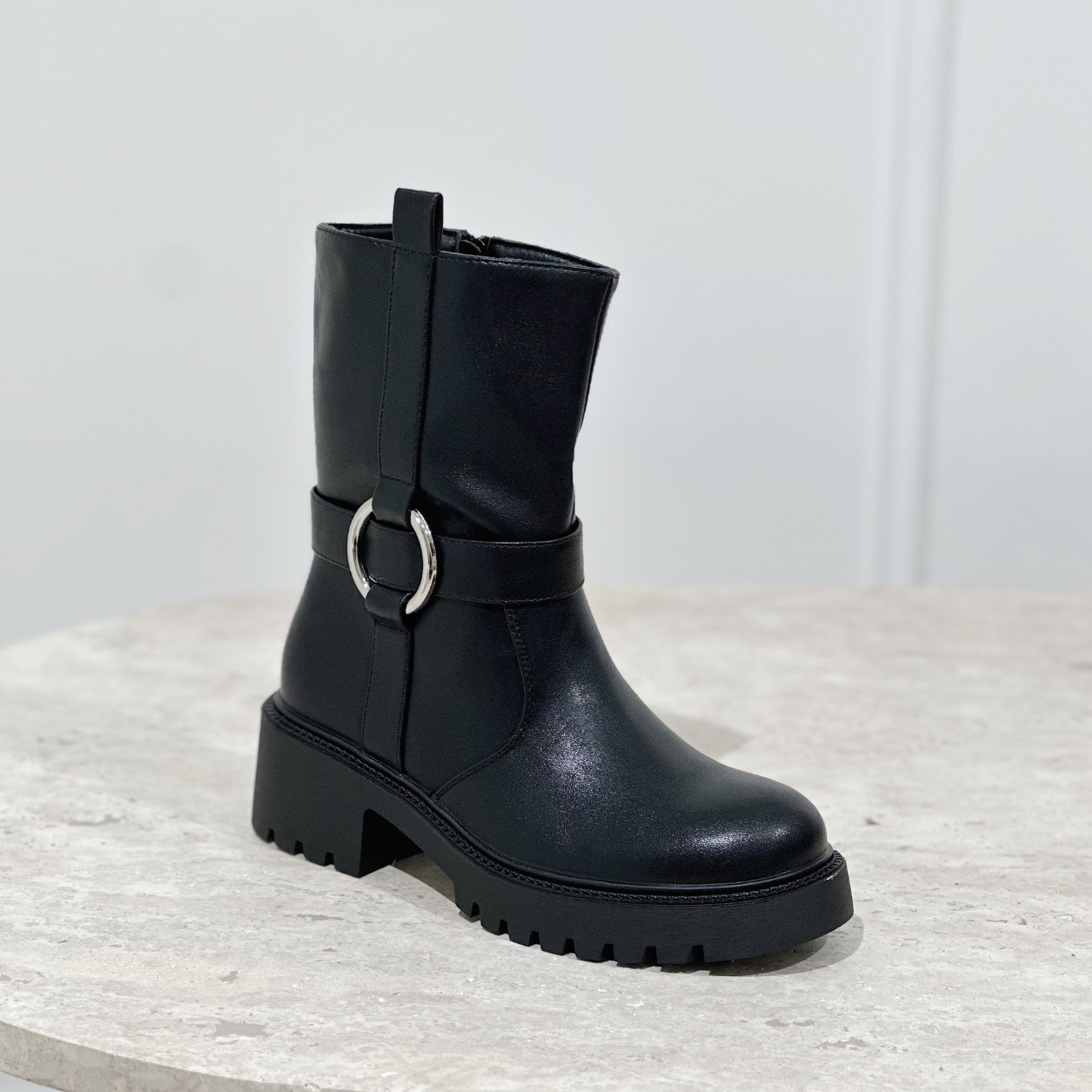 YSEULT NOIR