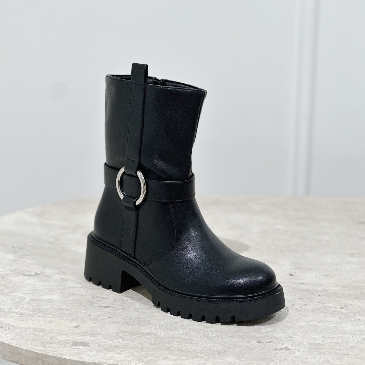 YSEULT NOIR