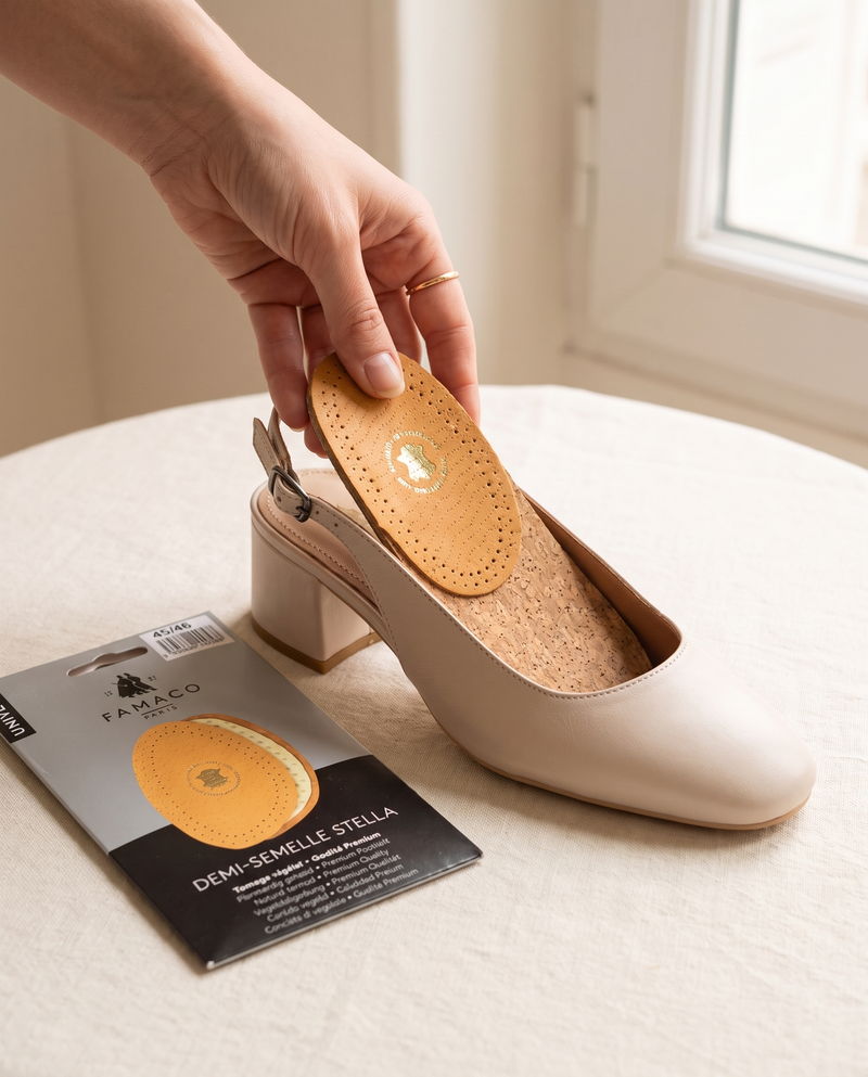 Demi-semelle Stella cuir Famaco en utilisation sur une chaussure André