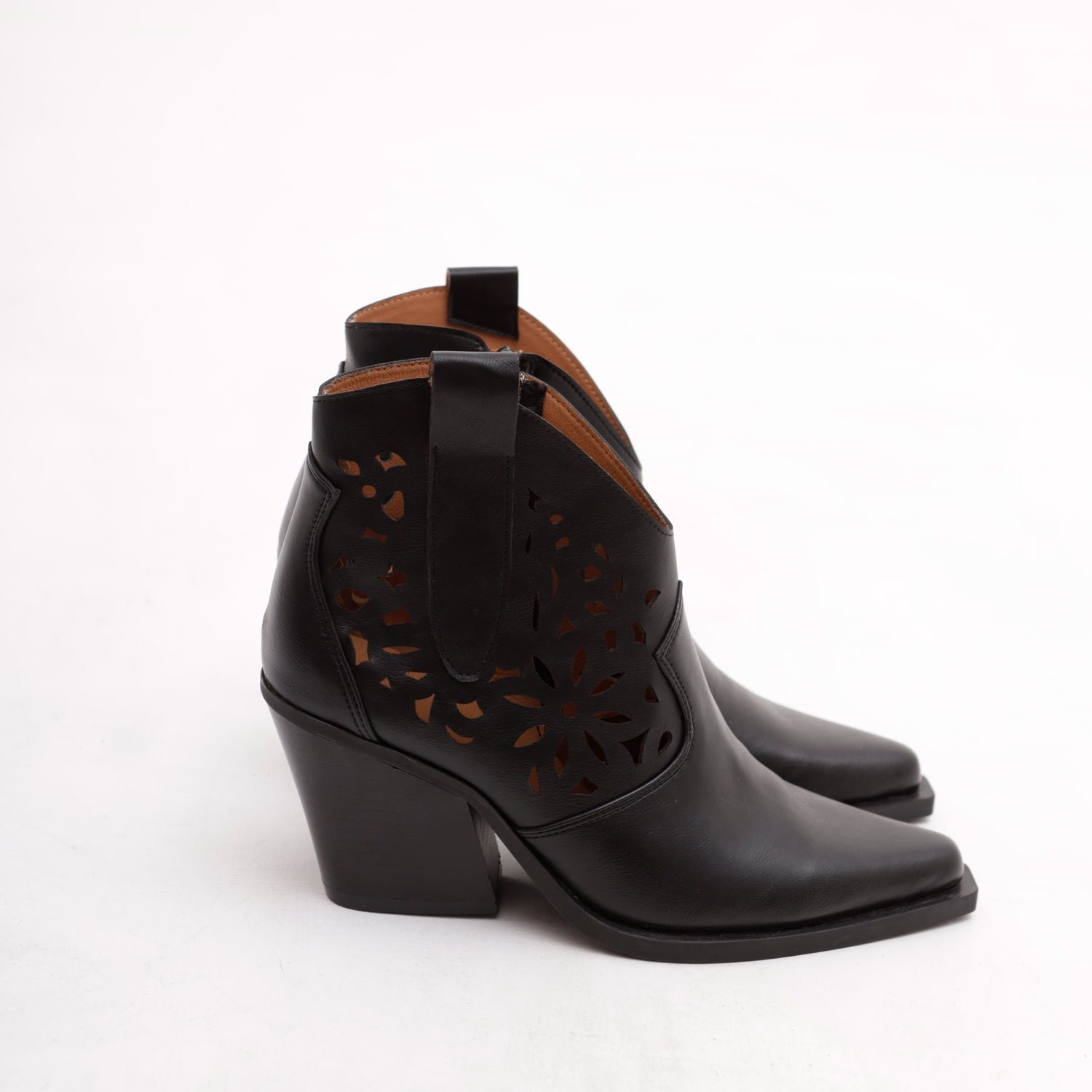 NERINA NOIR