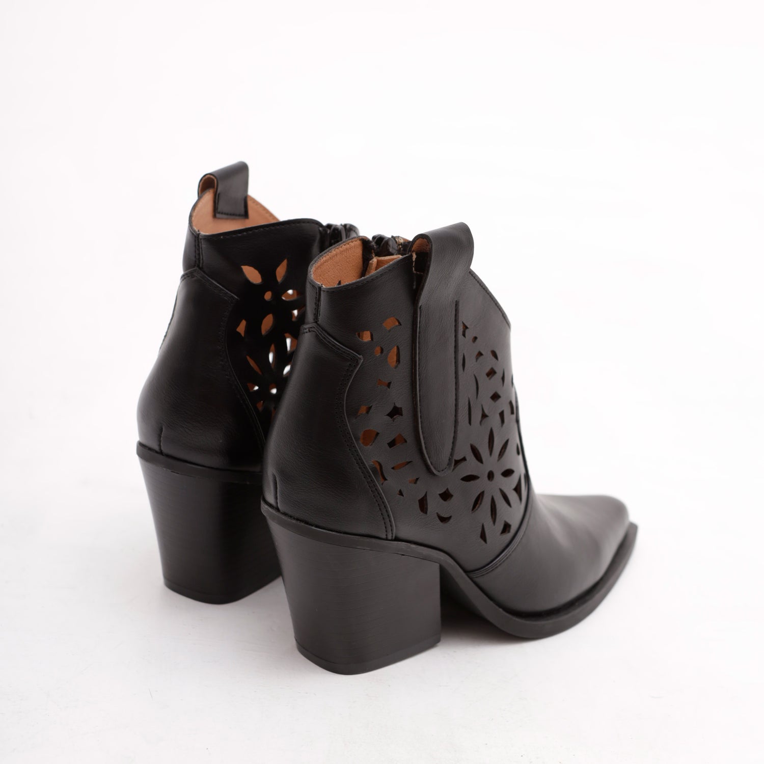 NERINA NOIR