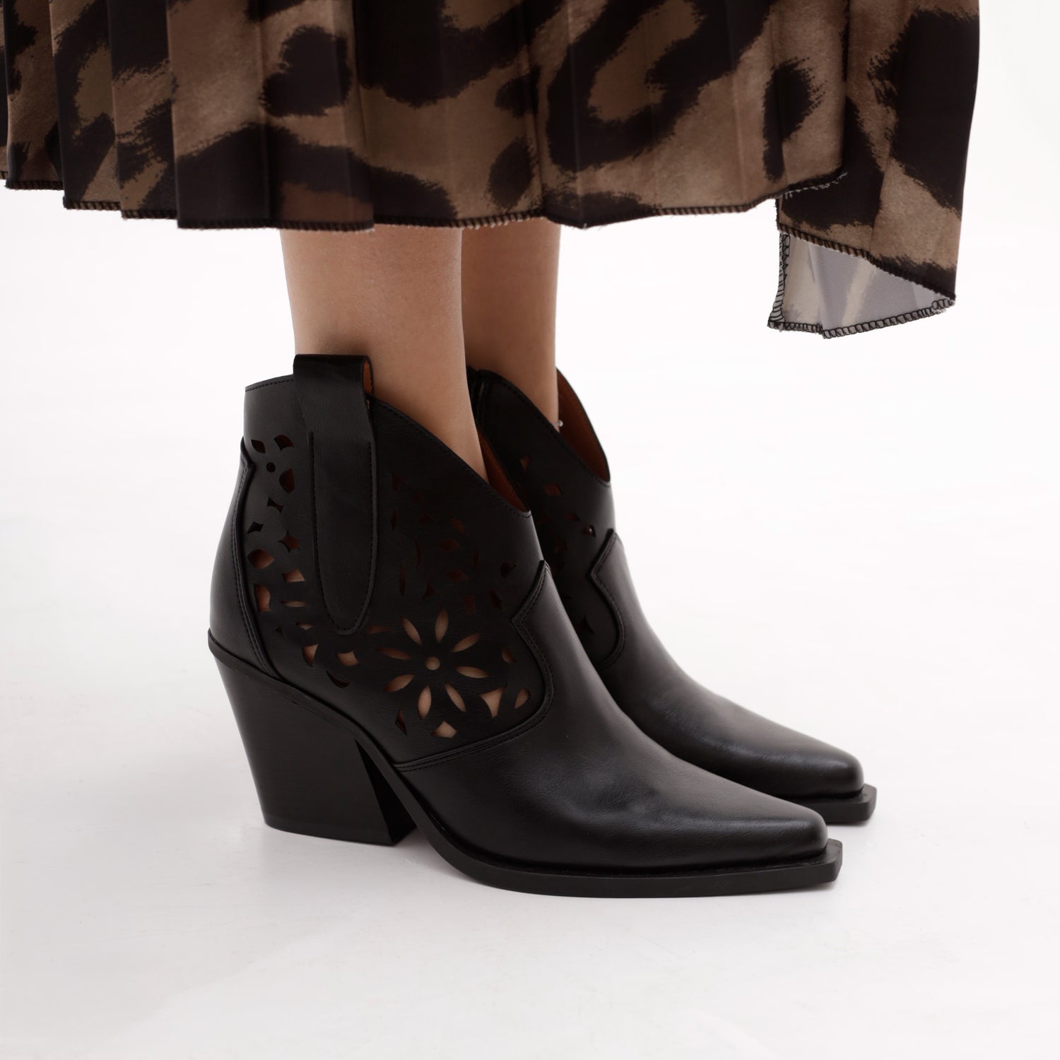 NERINA NOIR