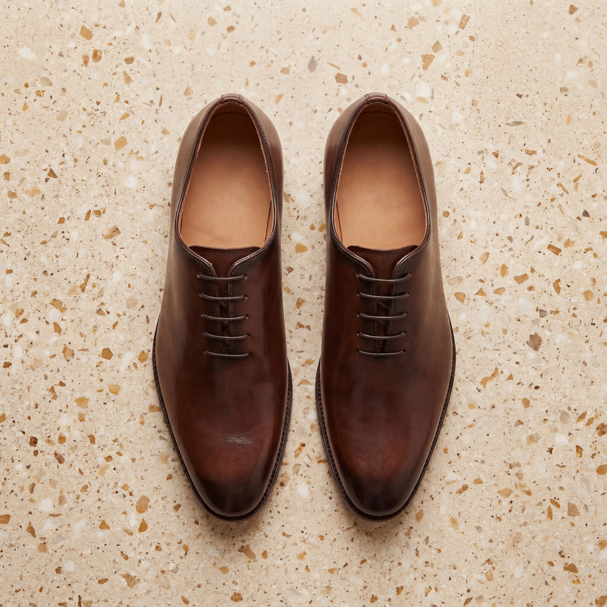 Chaussures richelieu André OLIVER Cognac en cuir lisse, élégantes et intemporelles pour homme.