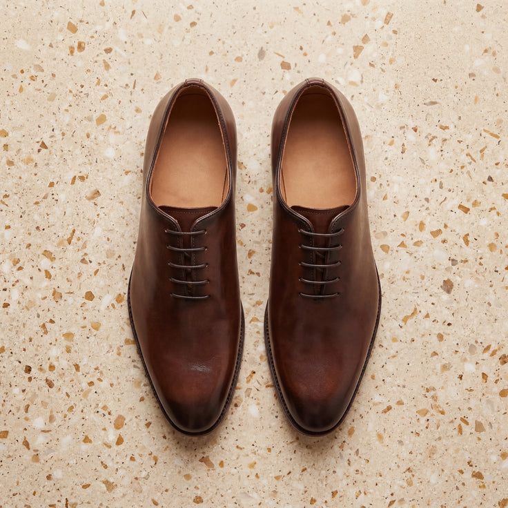 Chaussures richelieu André OLIVER Cognac en cuir lisse, élégantes et intemporelles pour homme.