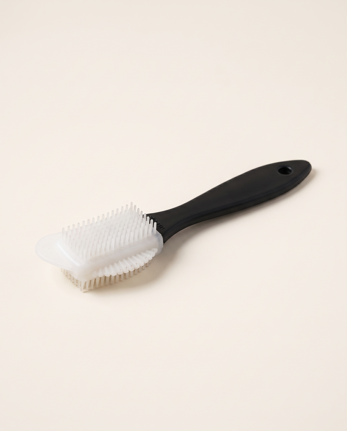 Brosse laiton pour daim Famaco, packshot sur fond clair