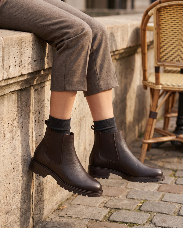 Boots GNOCCHI marron portées, cadrage jambes