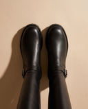 Paire de bottes HERENA noires vue du dessus sur fond beige — André