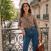 Chemise SIXTINE chocolat portée, rue haussmannienne
