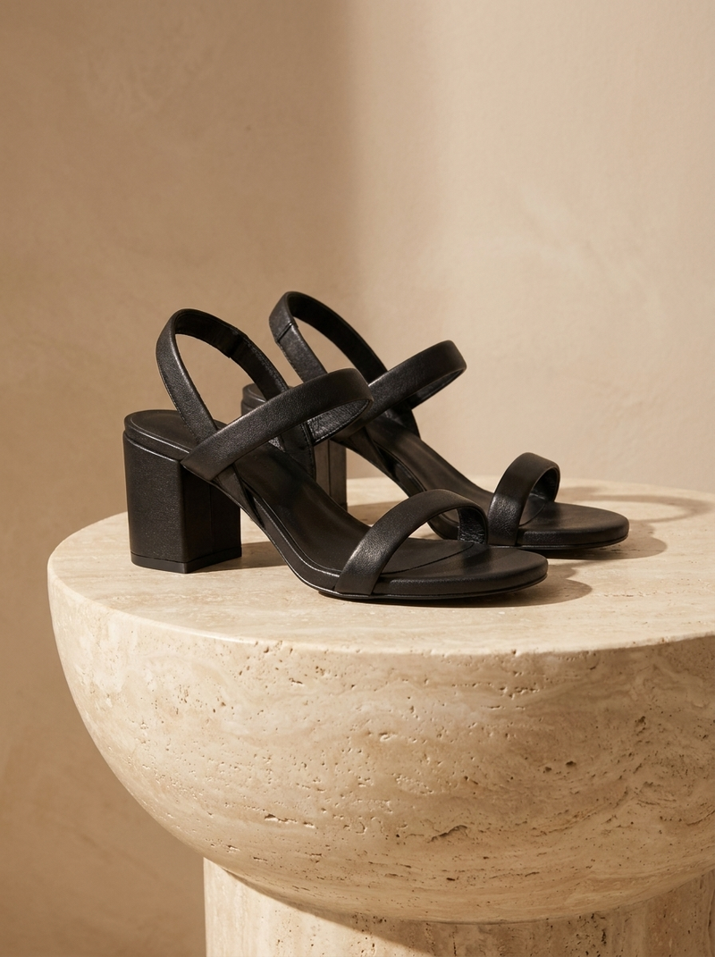 TARA NOIR — nature morte